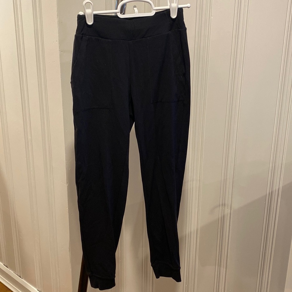 Like new! Athleta Girl jogger.